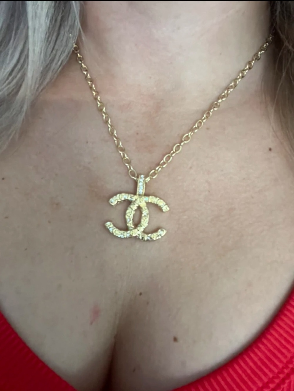 CHANEL Interlocking Pendant Necklace